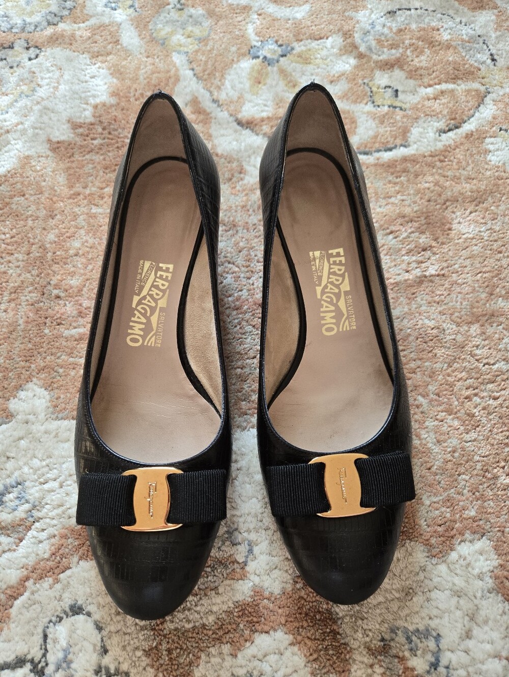 Salvatore Ferragamo Black Vara Bow Pumps